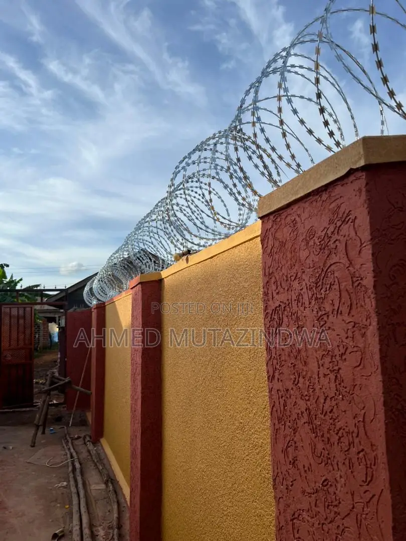Razor Wire (Sekanyolya) Fencing