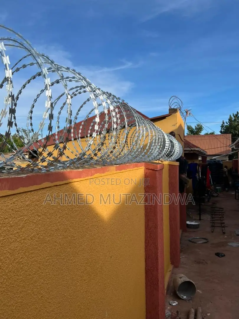 Razor Wire (Sekanyolya) Fencing