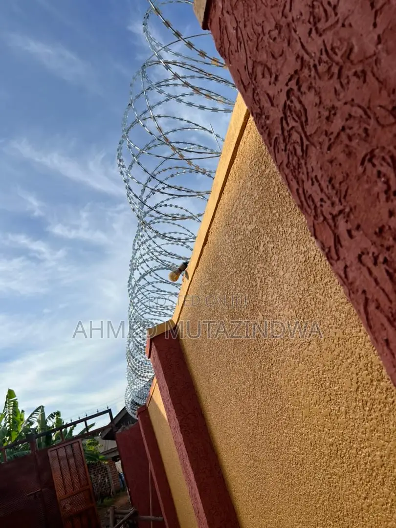 Razor Wire (Sekanyolya) Fencing