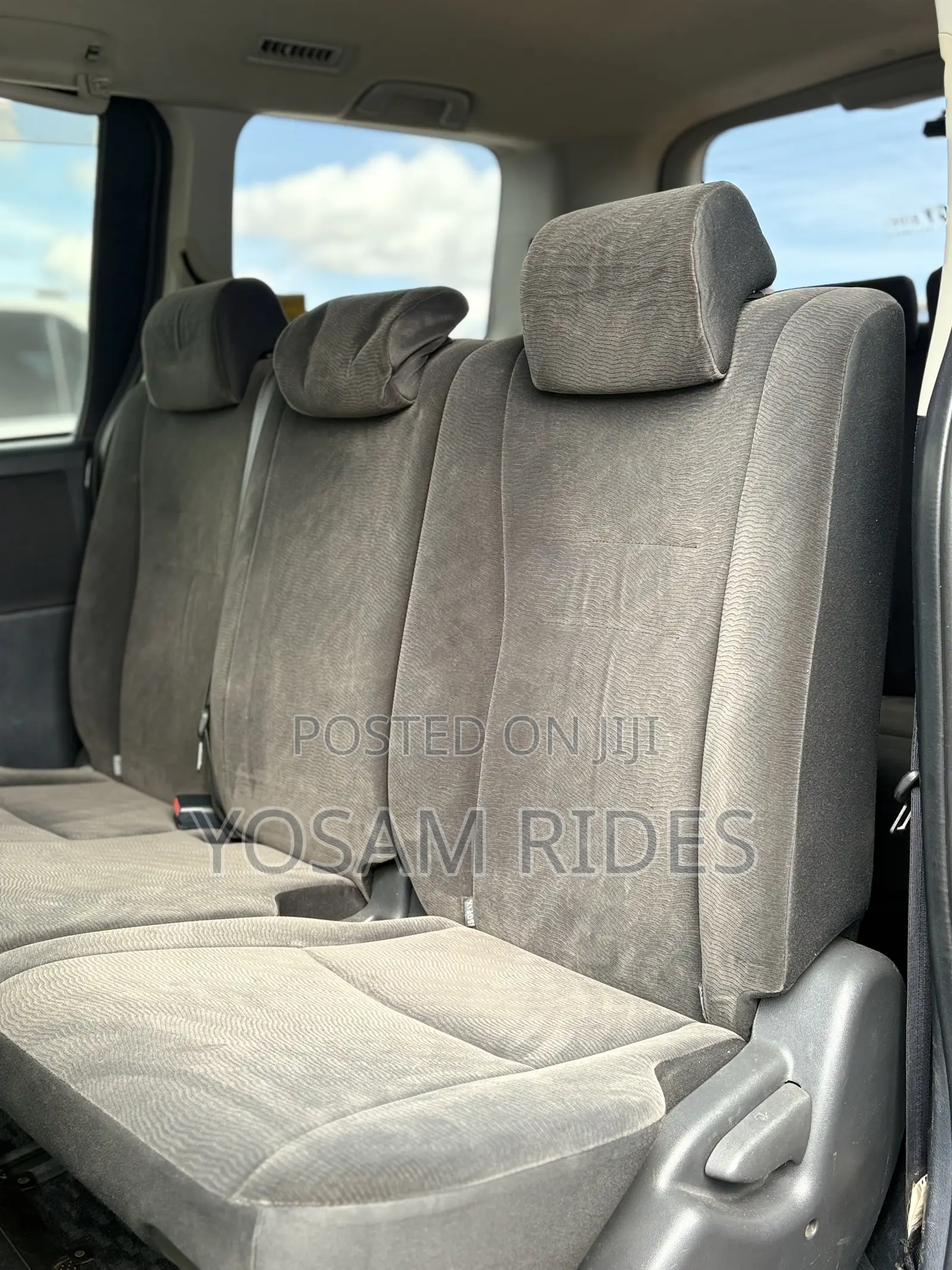 Toyota Noah 2.0 143hp AWD (8 Seater) 2012 Blue