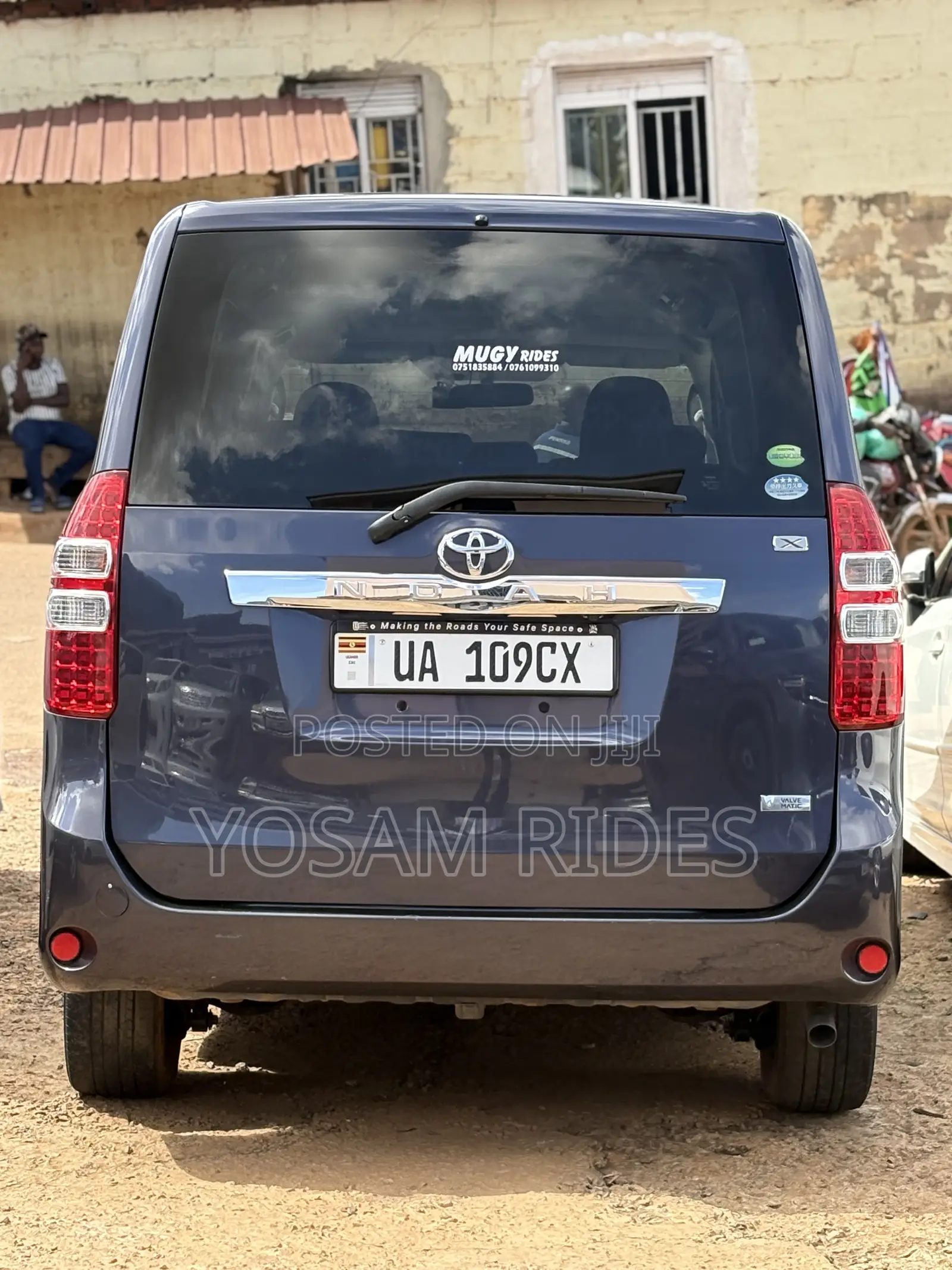 Toyota Noah 2.0 143hp AWD (8 Seater) 2012 Blue