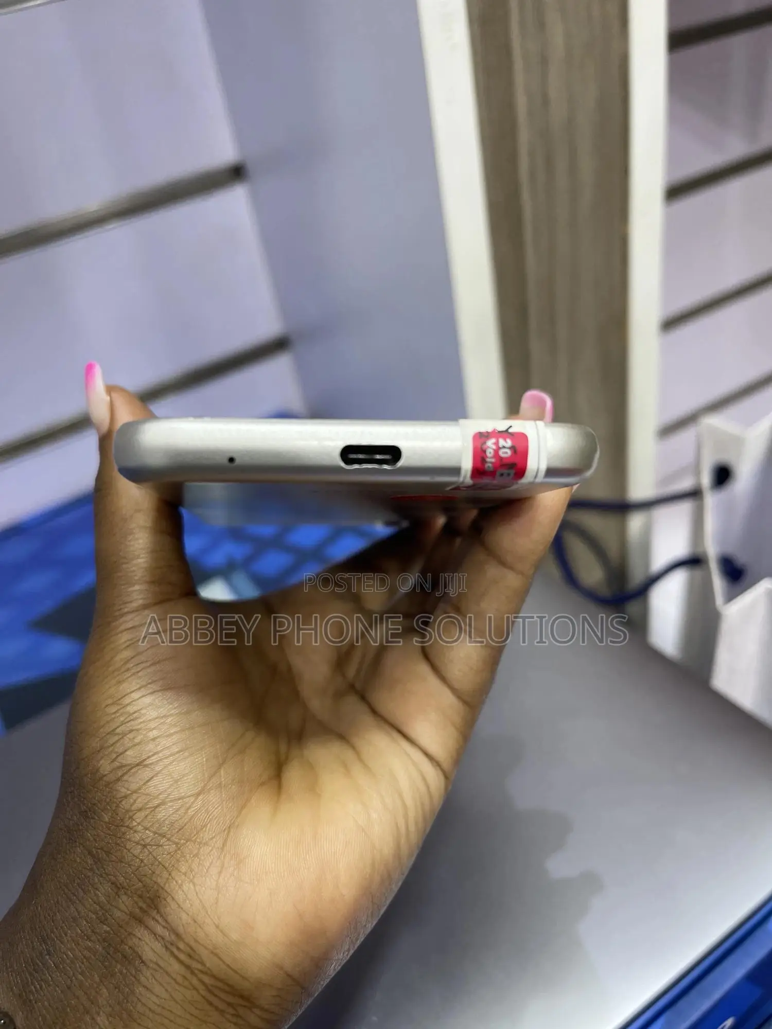 Sharp Aquos Sense 2 SHV43 32 GB Silver