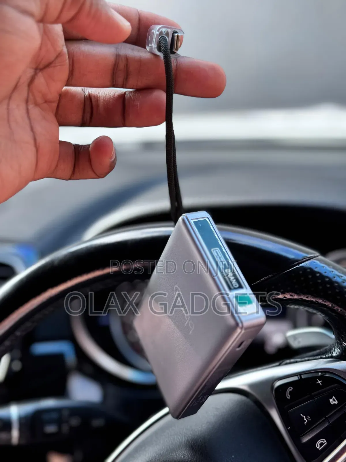 Quiqq 10000mah 22.5w Powerbank With Inbuilt Type C and iPhone Cables