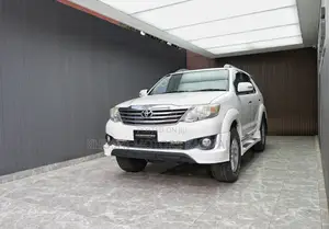 Toyota Fortuner 2.7 AWD 2013 White