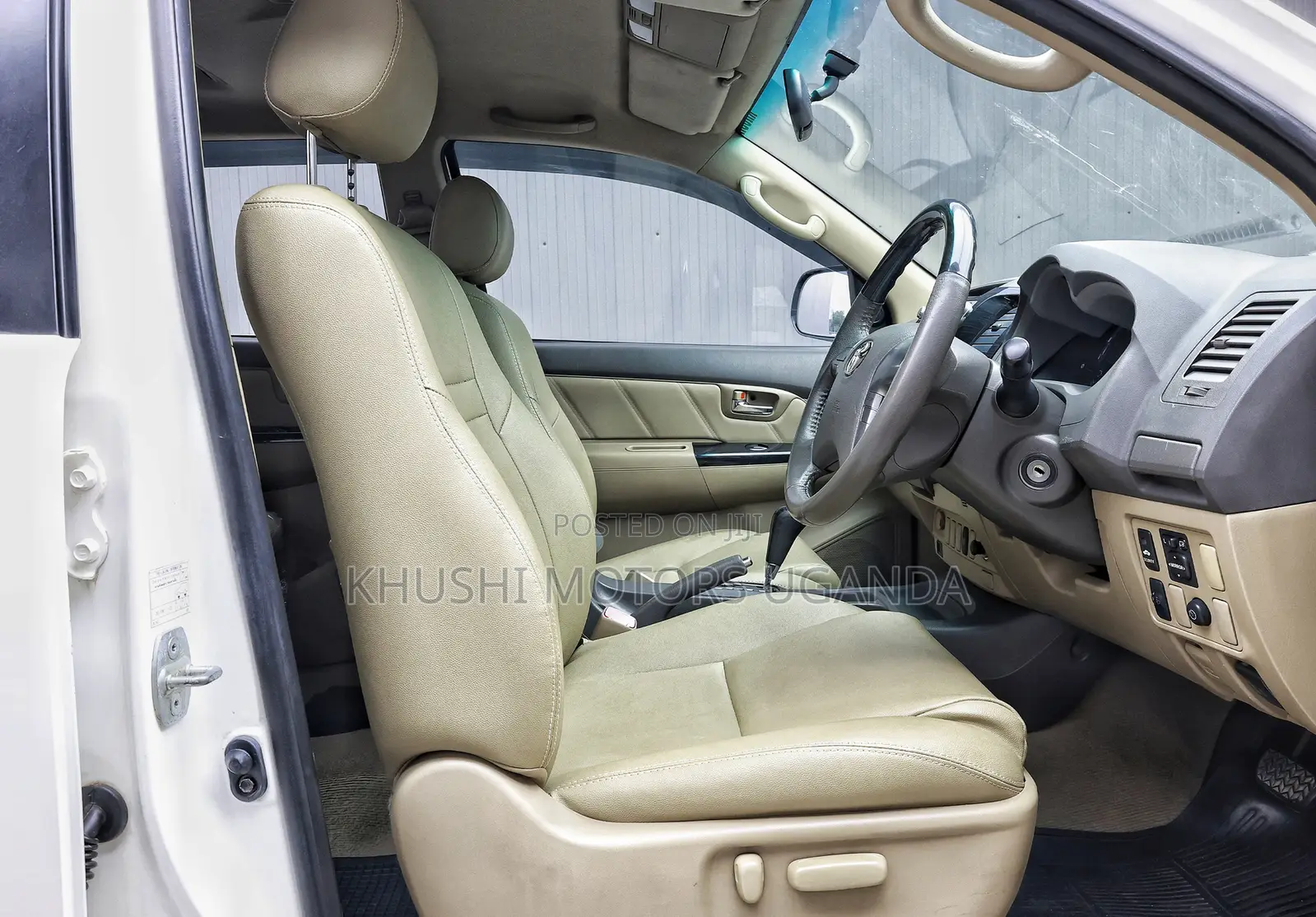Toyota Fortuner 2.7 AWD 2013 White