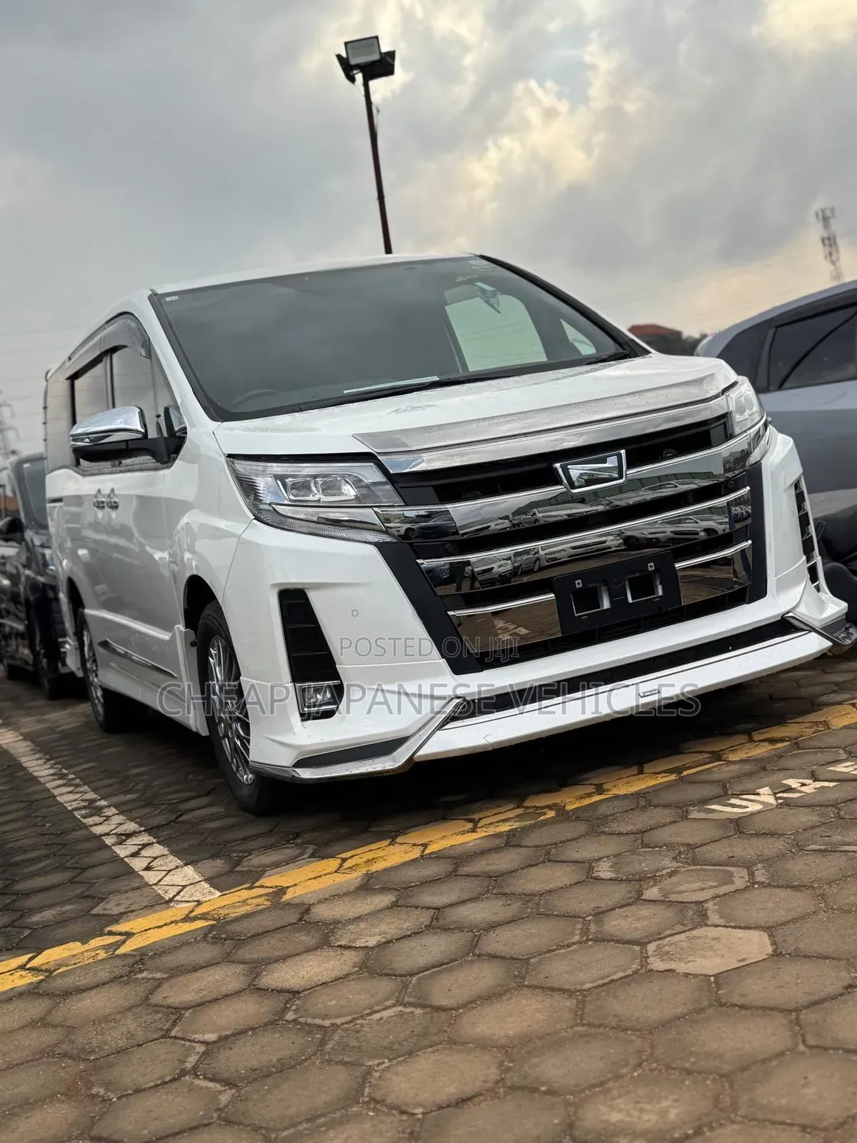 Toyota Noah 2.0 FWD (8 Seater) 2020 White