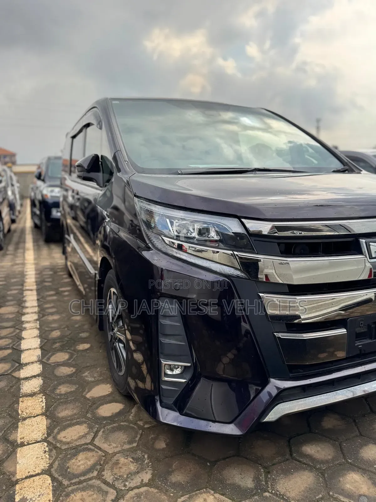 Toyota Noah 2.0 FWD (8 Seater) 2018 Brown