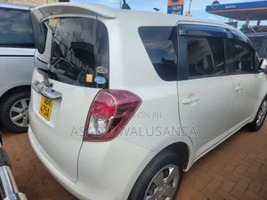 Toyota Ractis 2010 White