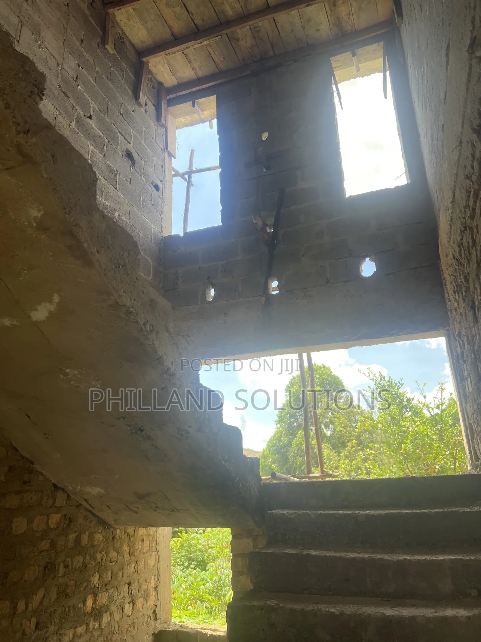 House On Sell At Namusera Hoima Road Njovu Estate