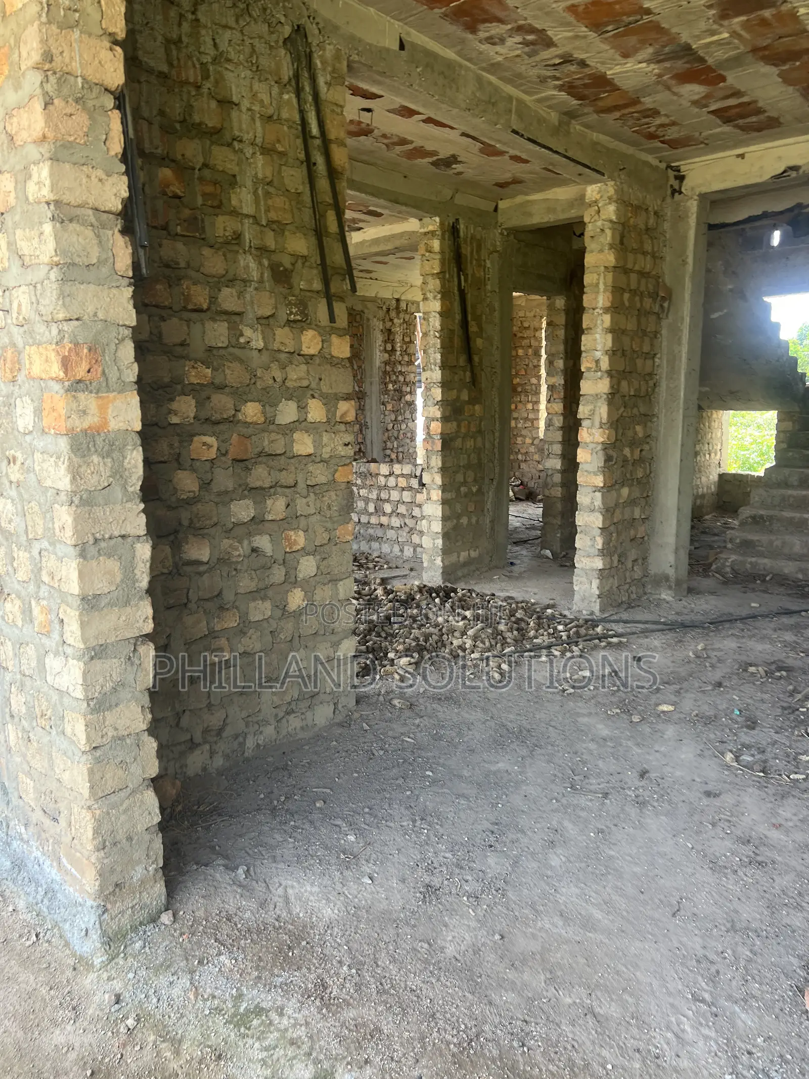 House On Sell At Namusera Hoima Road Njovu Estate