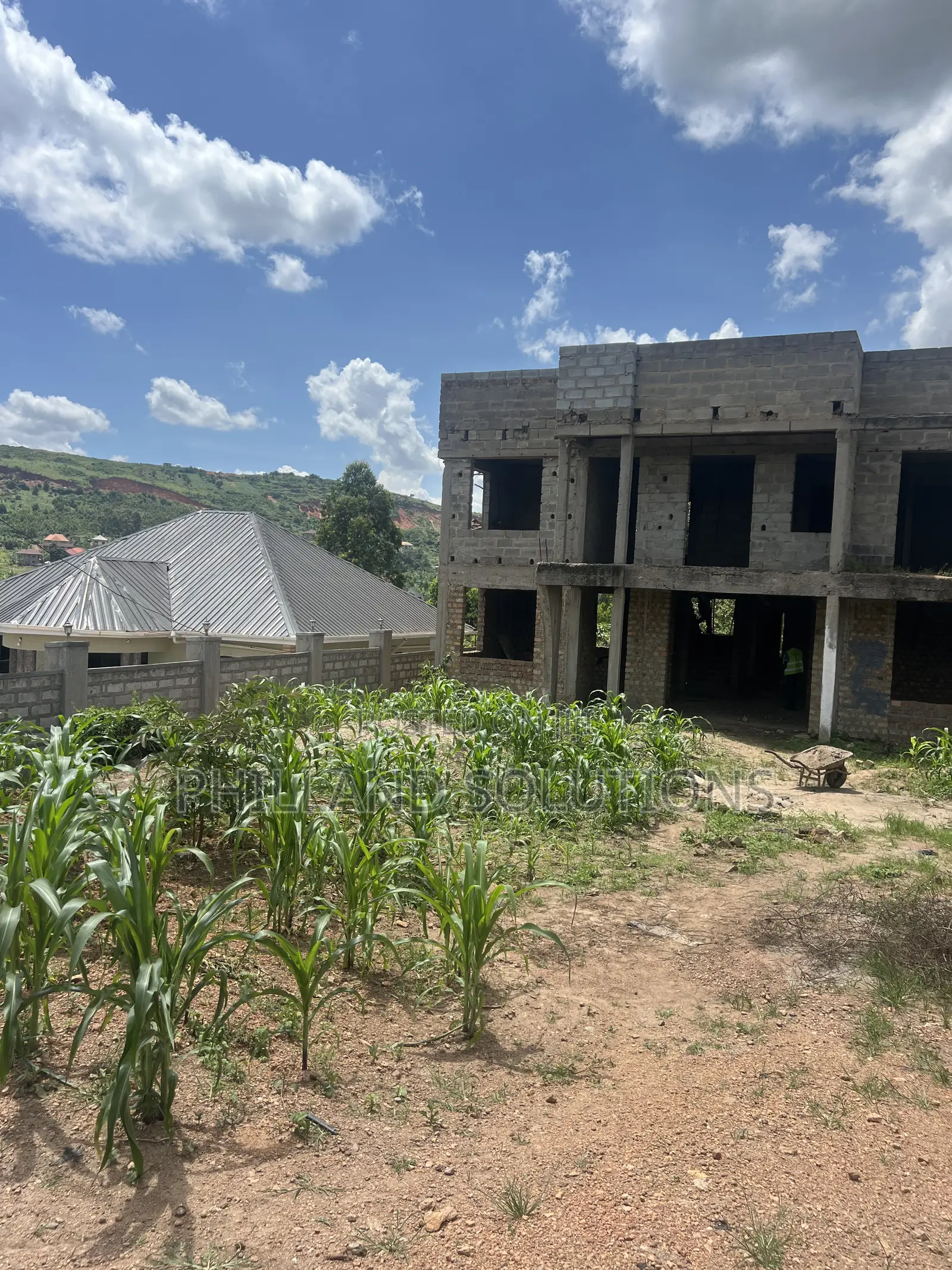 House On Sell At Namusera Hoima Road Njovu Estate