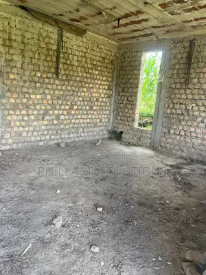 House On Sell At Namusera Hoima Road Njovu Estate