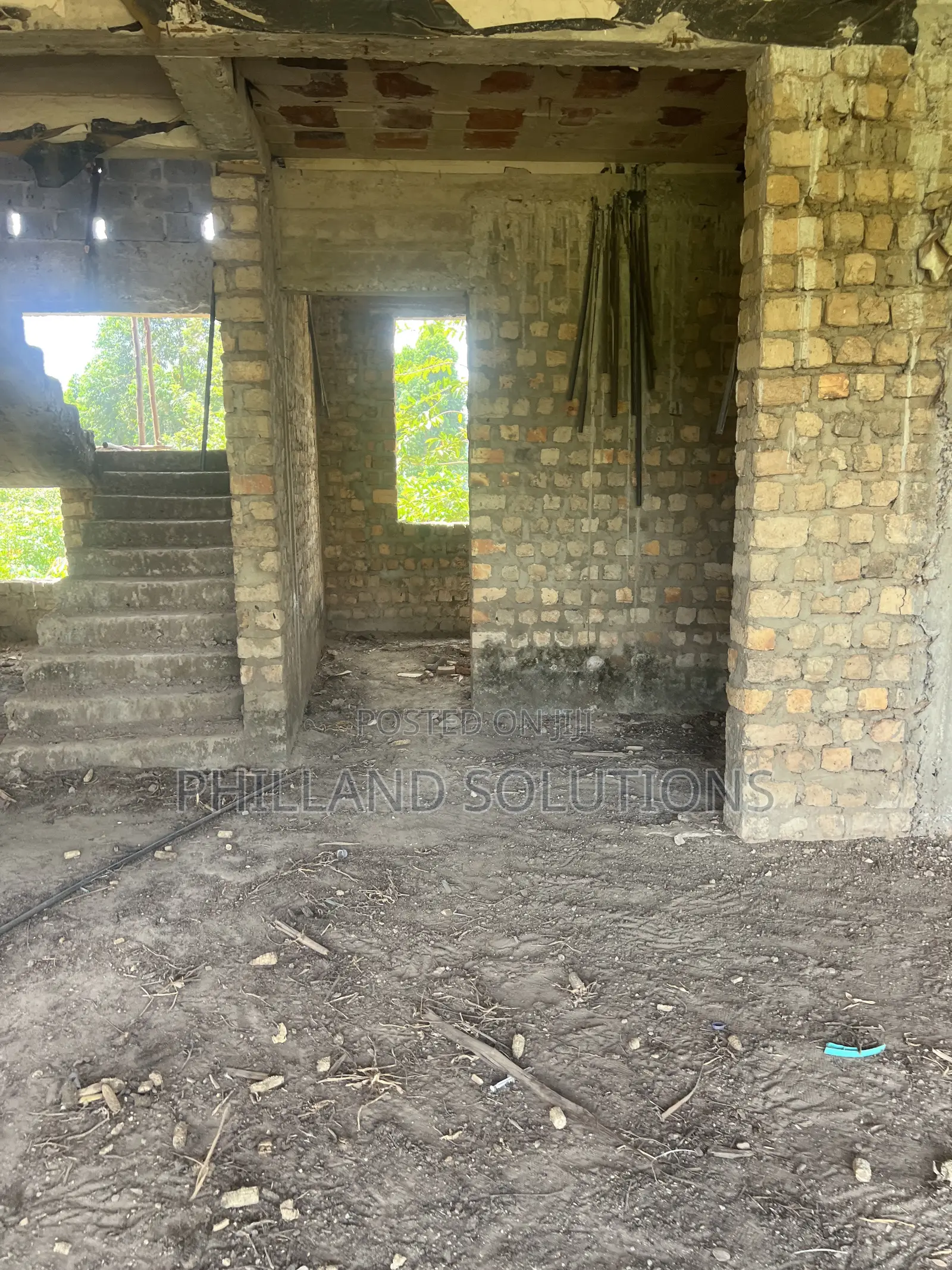 House On Sell At Namusera Hoima Road Njovu Estate