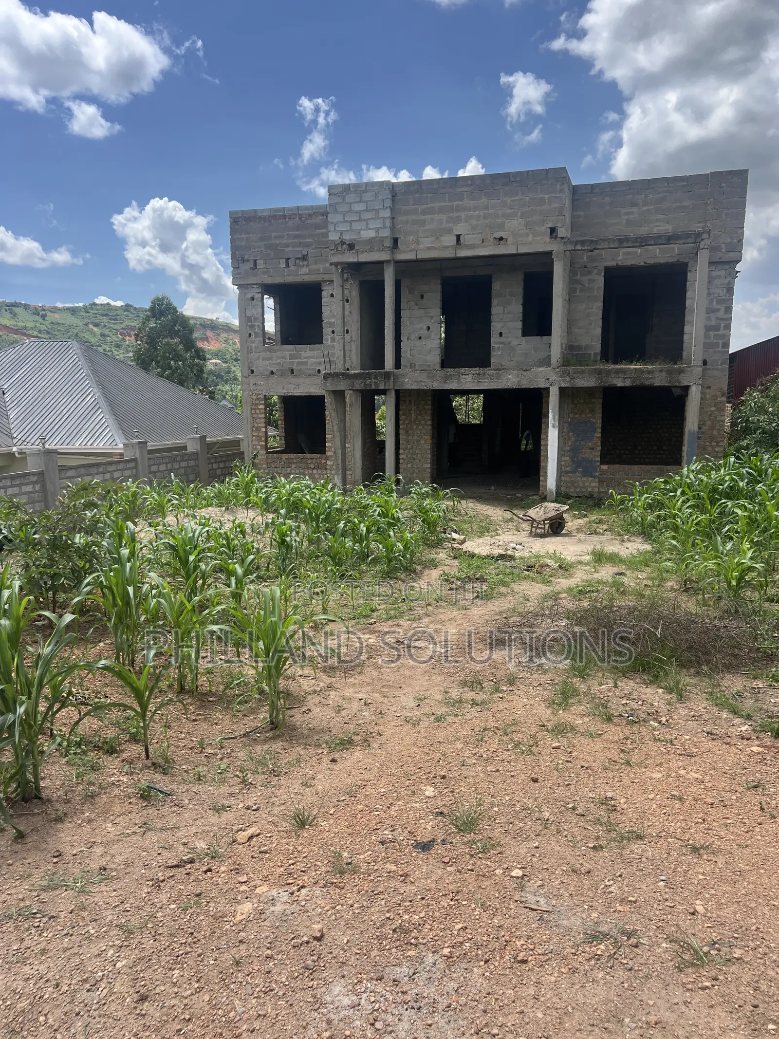 House On Sell At Namusera Hoima Road Njovu Estate
