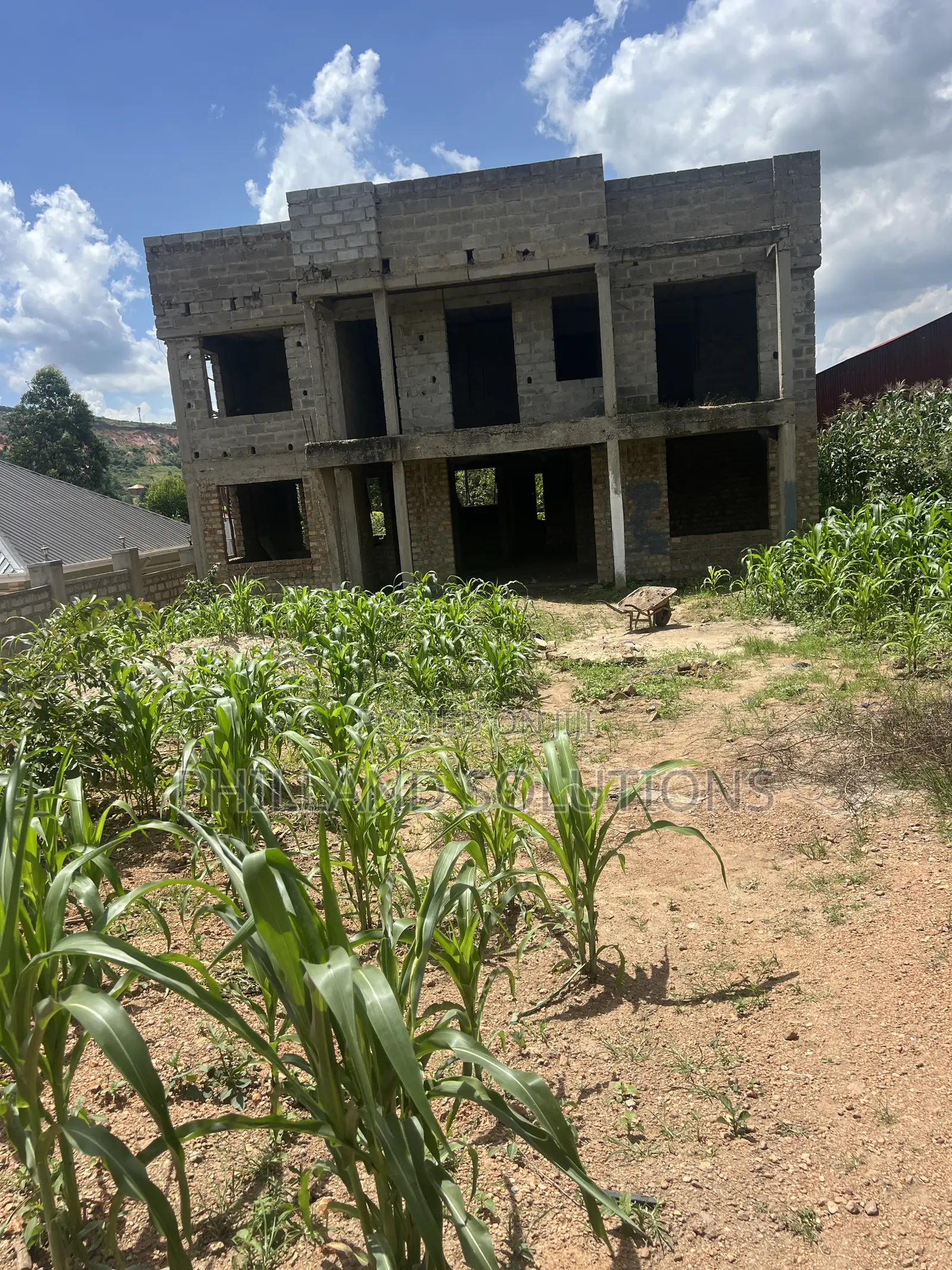 House On Sell At Namusera Hoima Road Njovu Estate