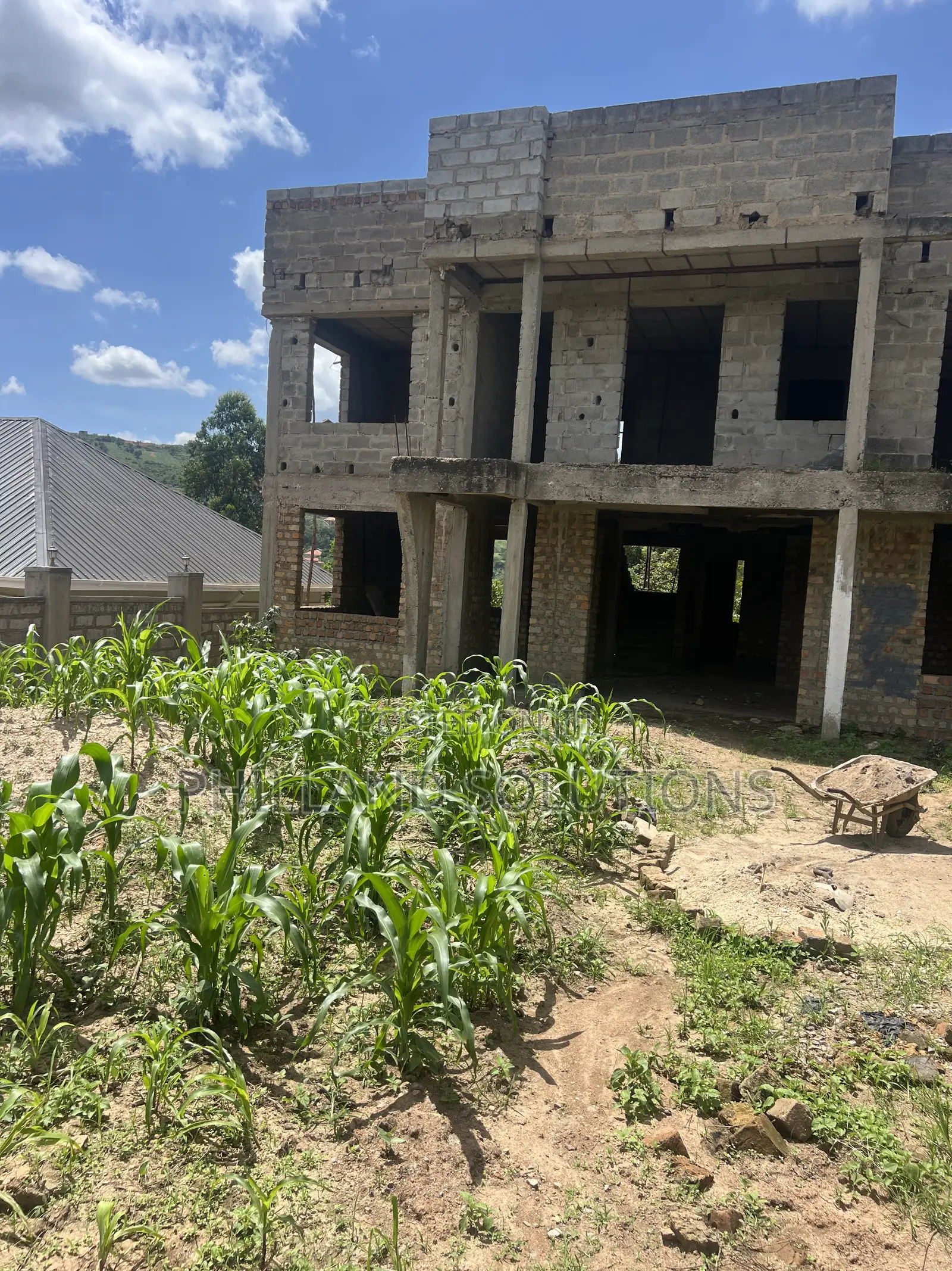 House On Sell At Namusera Hoima Road Njovu Estate