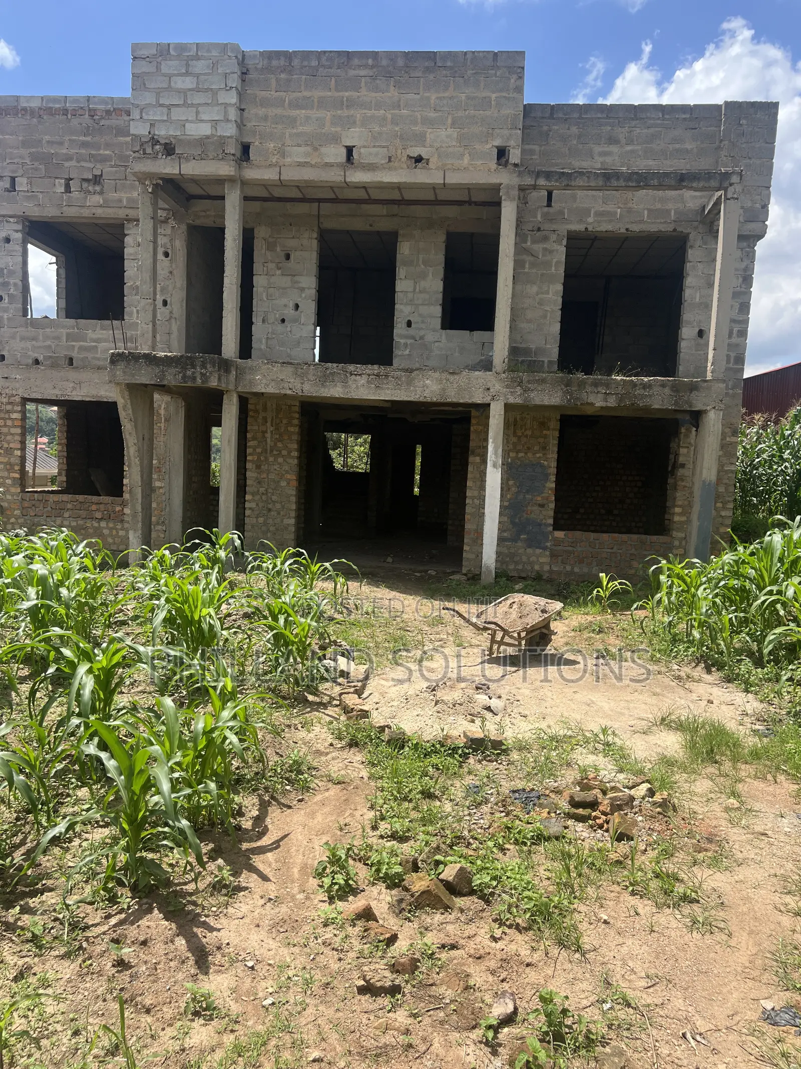 House On Sell At Namusera Hoima Road Njovu Estate