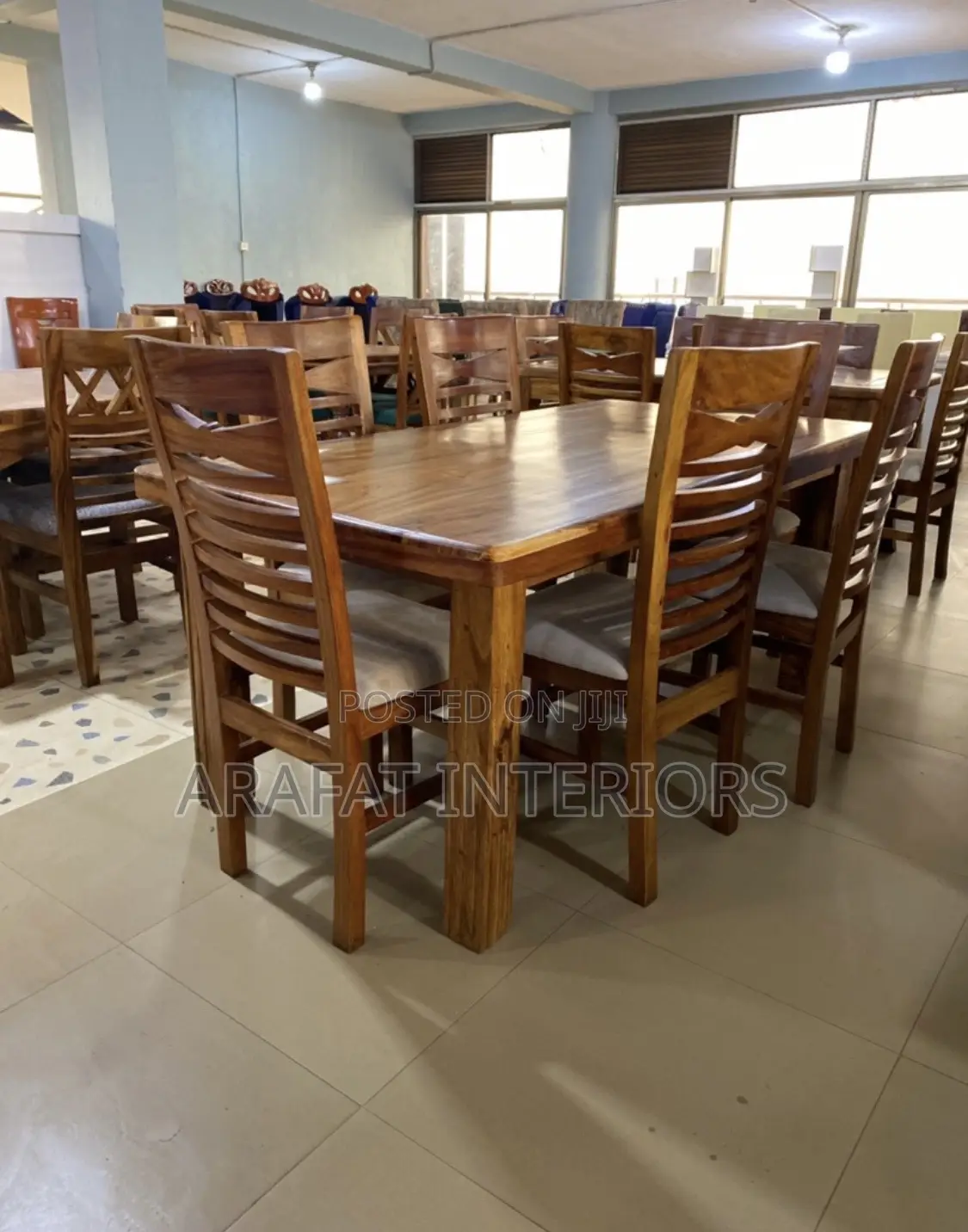 6 Seater Mugavu Modern Elegant Dining Set