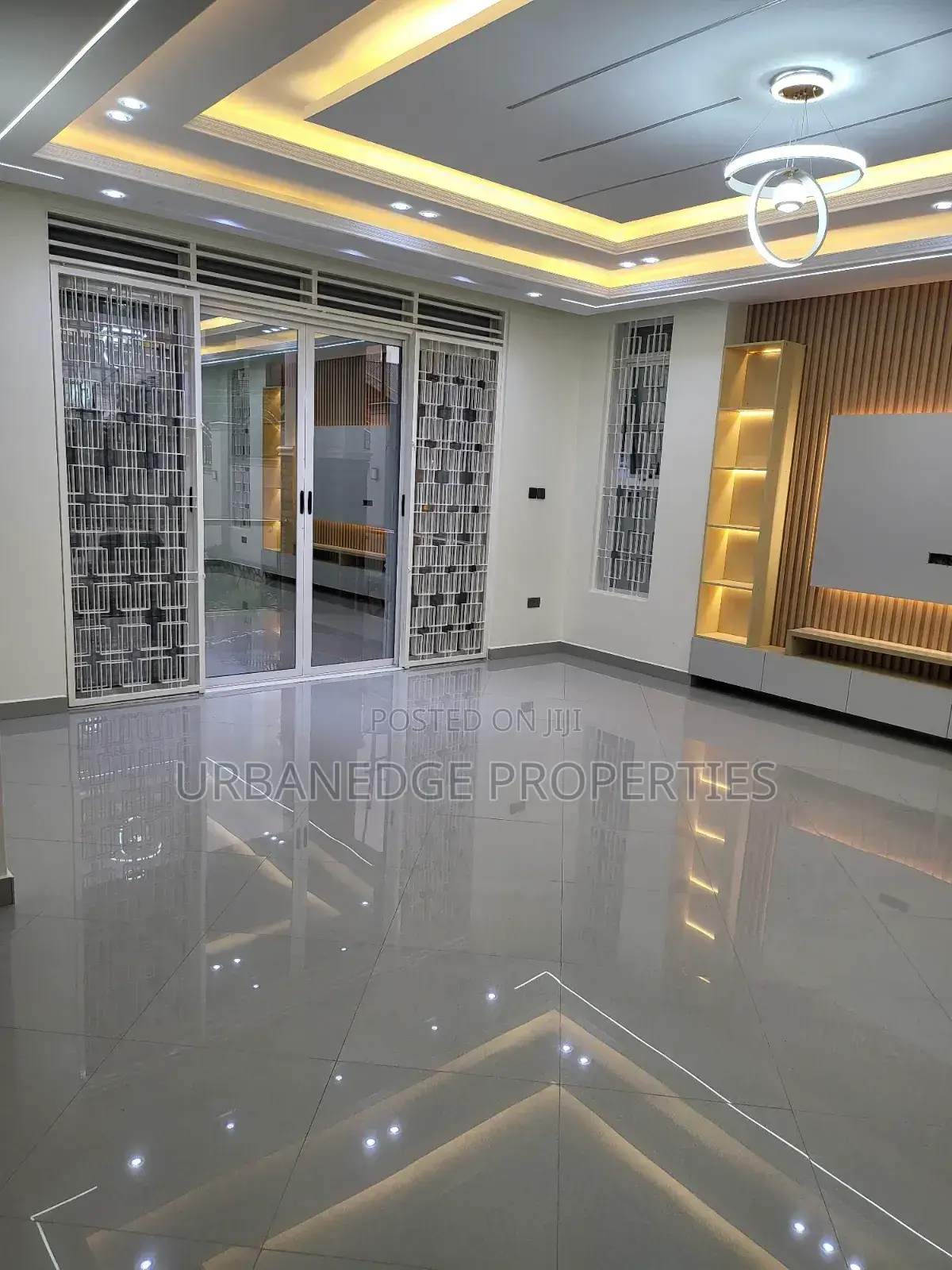5bdrm Mansion in Bunga, Central Division for rent