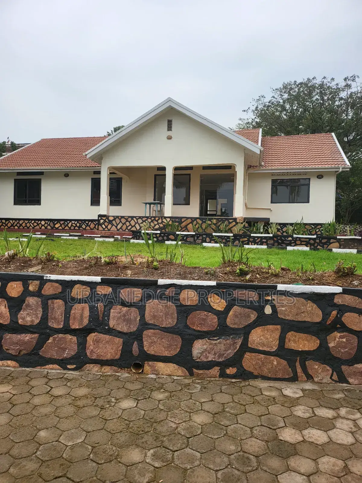 5bdrm Bungalow in Muyenga Bukasa, Central Division for rent