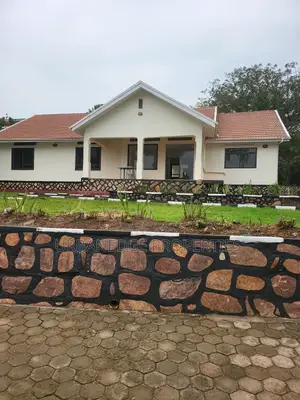 5bdrm Bungalow in Muyenga Bukasa, Central Division for rent