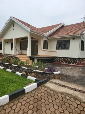 5bdrm Bungalow in Muyenga Bukasa, Central Division for rent