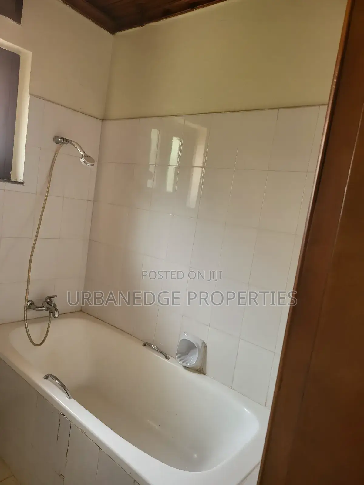 5bdrm Bungalow in Muyenga Bukasa, Central Division for rent