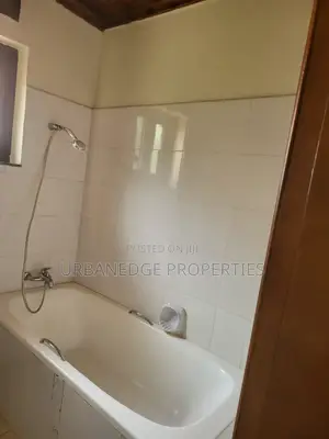 5bdrm Bungalow in Muyenga Bukasa, Central Division for rent