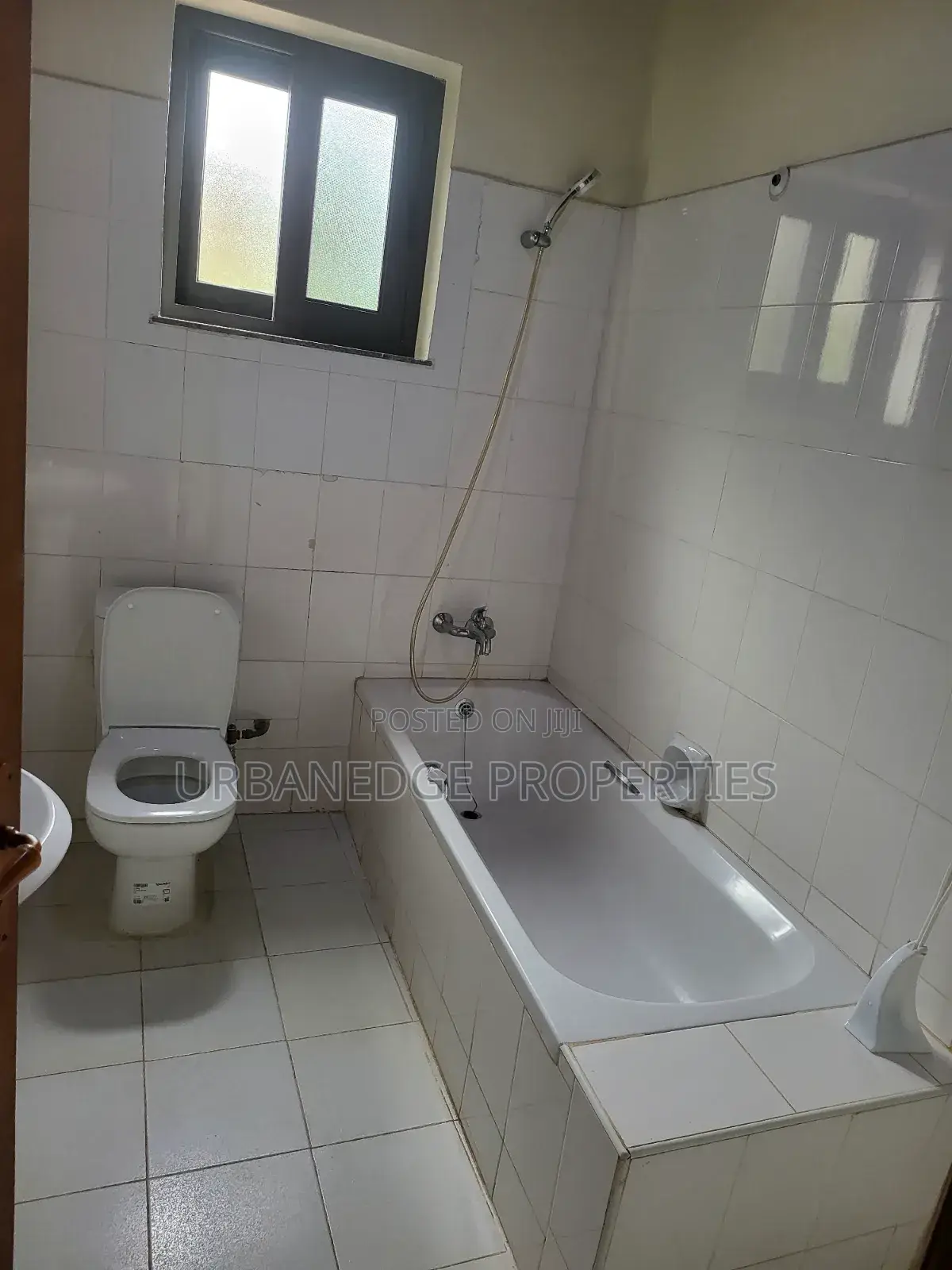 5bdrm Bungalow in Muyenga Bukasa, Central Division for rent