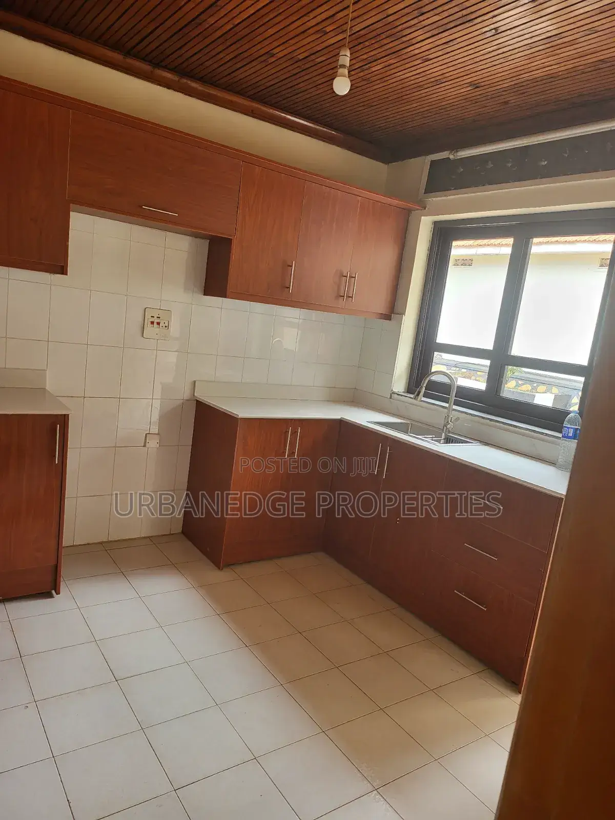 5bdrm Bungalow in Muyenga Bukasa, Central Division for rent