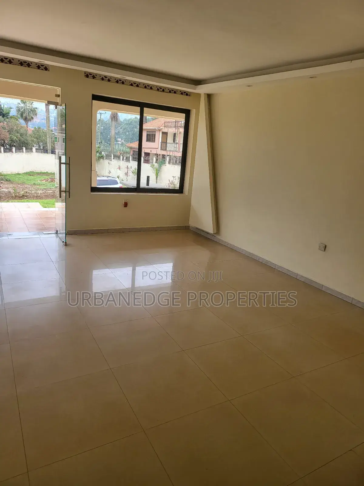 5bdrm Bungalow in Muyenga Bukasa, Central Division for rent