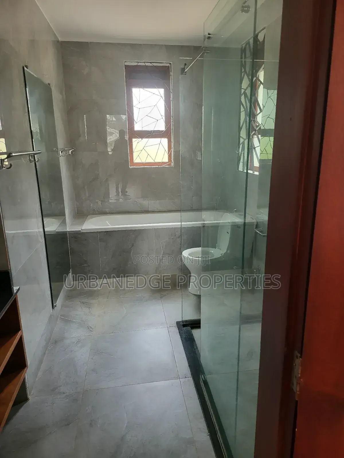 3bdrm Villa in Muyenga, Central Division for rent