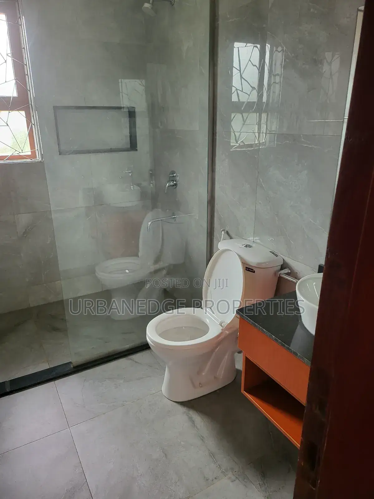 3bdrm Villa in Muyenga, Central Division for rent