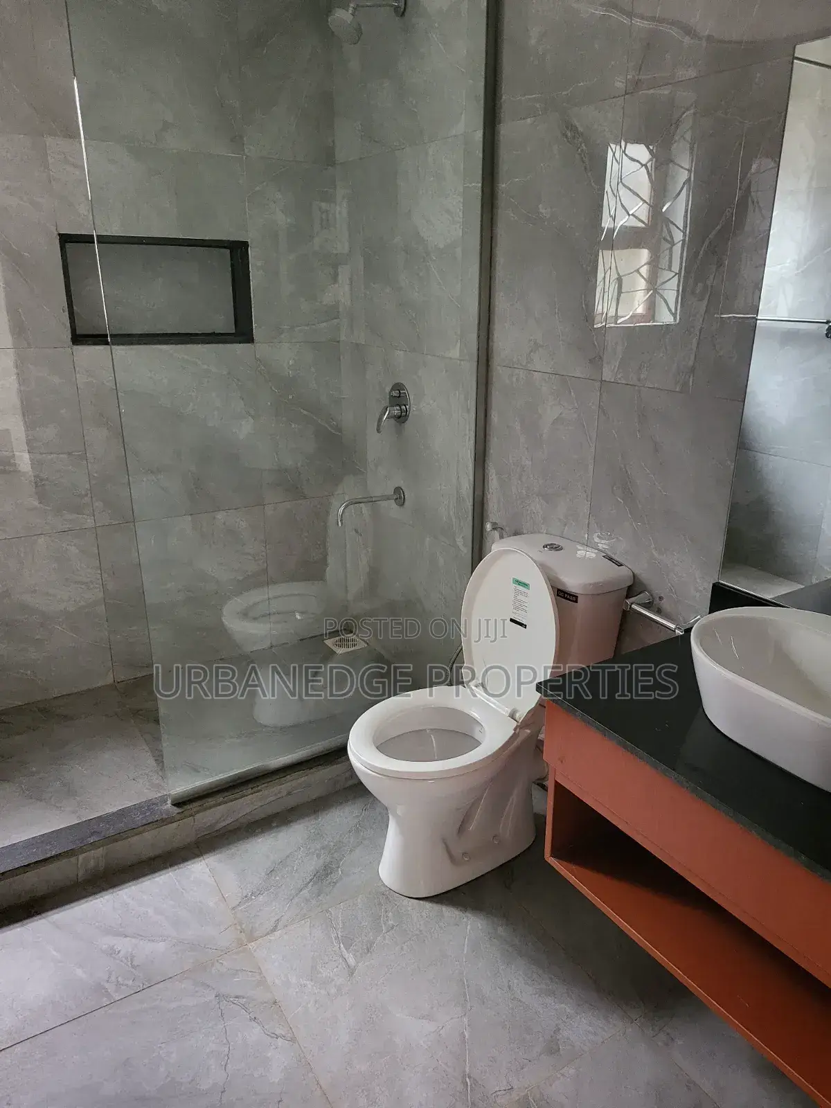 3bdrm Villa in Muyenga, Central Division for rent