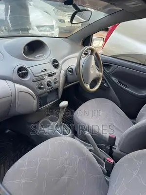 Toyota Platz 2000 Silver