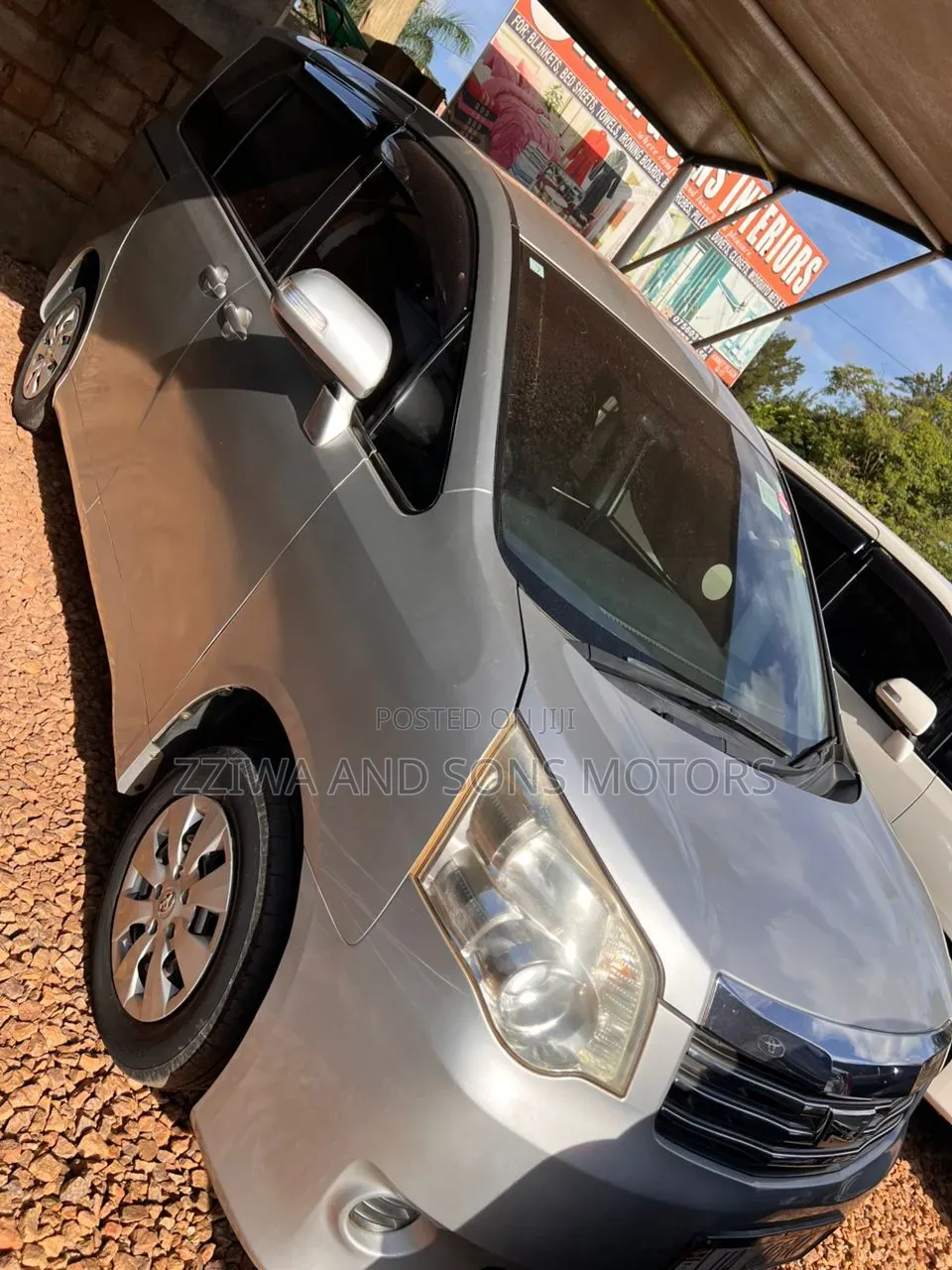 Toyota Noah 2.0 143hp FWD (8 Seater) 2010 Silver