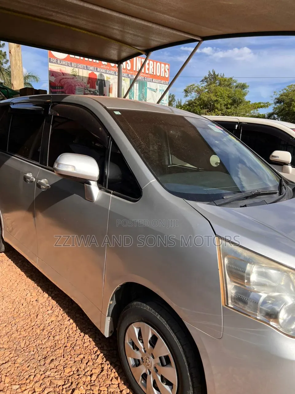 Toyota Noah 2.0 143hp FWD (8 Seater) 2010 Silver