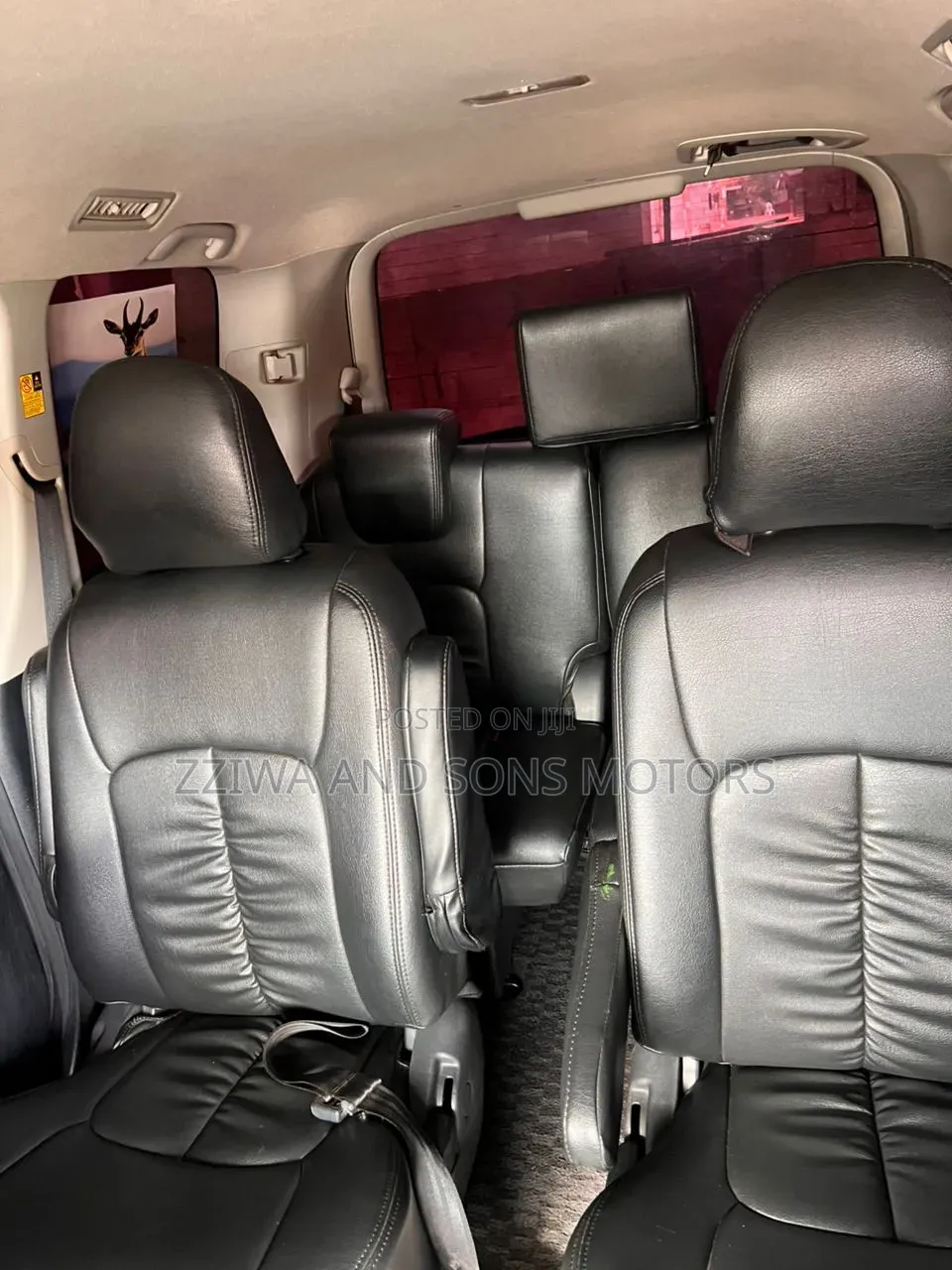 Toyota Noah 2.0 143hp FWD (8 Seater) 2010 Silver