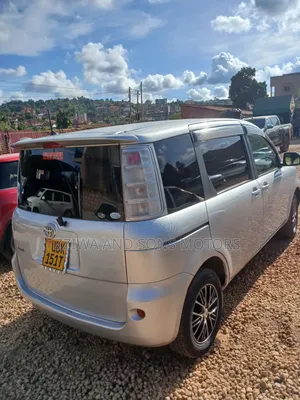Toyota Sienta 1.5 AWD 2009 Silver