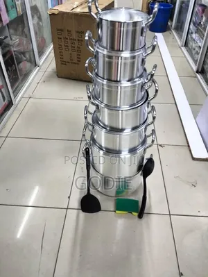 7-Piece Aluminium Cooking Pot Set (Sufurias) With Lids.