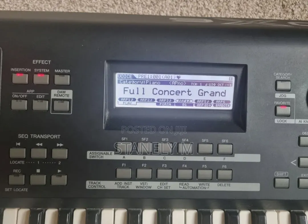 Yamaha Mox6 Synthesiser Keyboard Piano