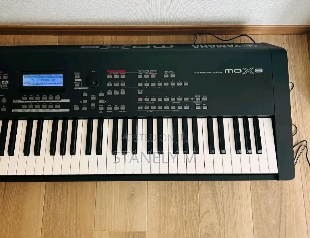 Yamaha Mox8 Synthesiser Keyboard Piano