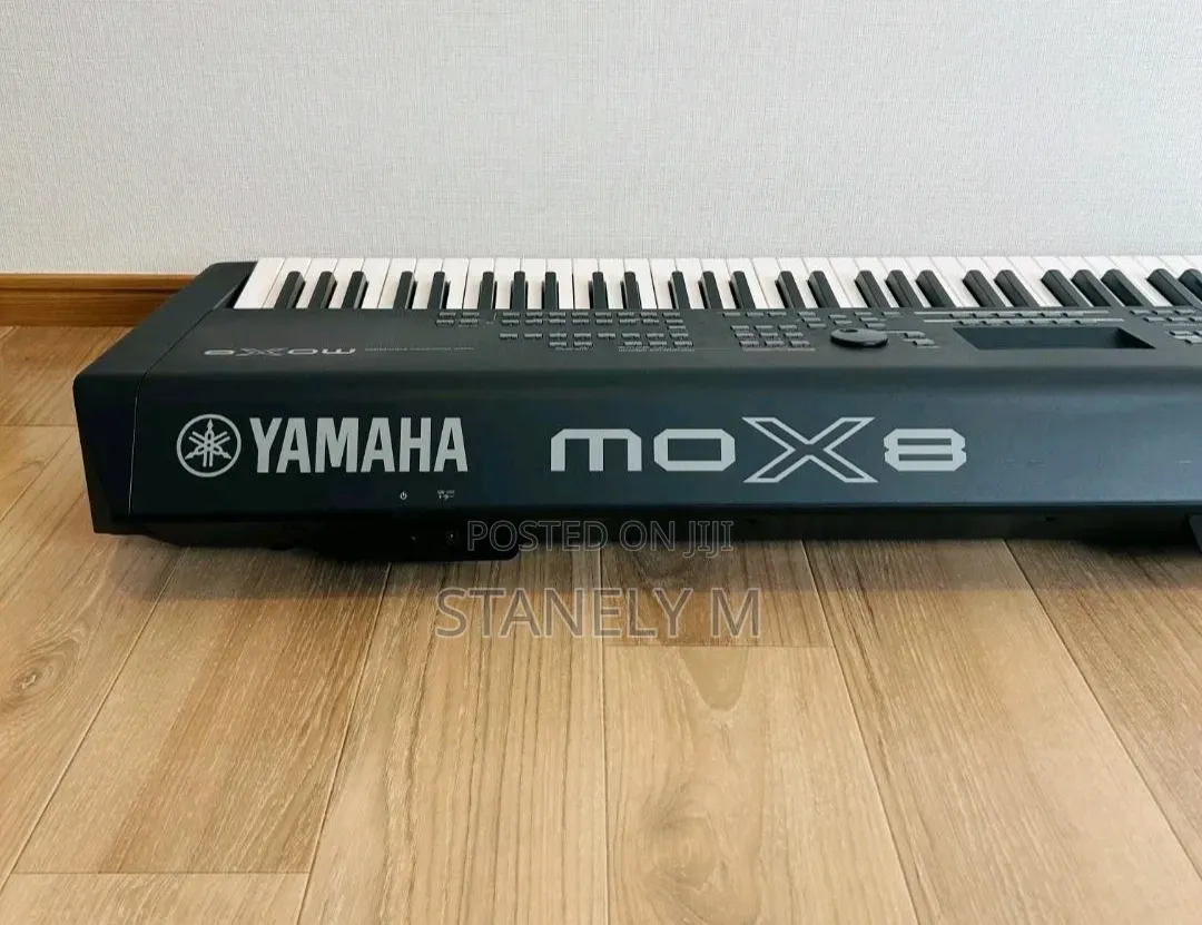 Yamaha Mox8 Synthesiser Keyboard Piano