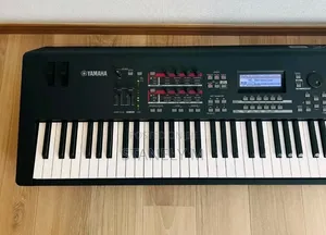 Yamaha Mox8 Synthesiser Keyboard Piano