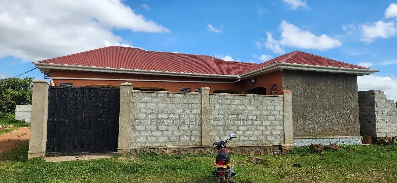 4bdrm Apartment in Wakiso / Wakiso for sale