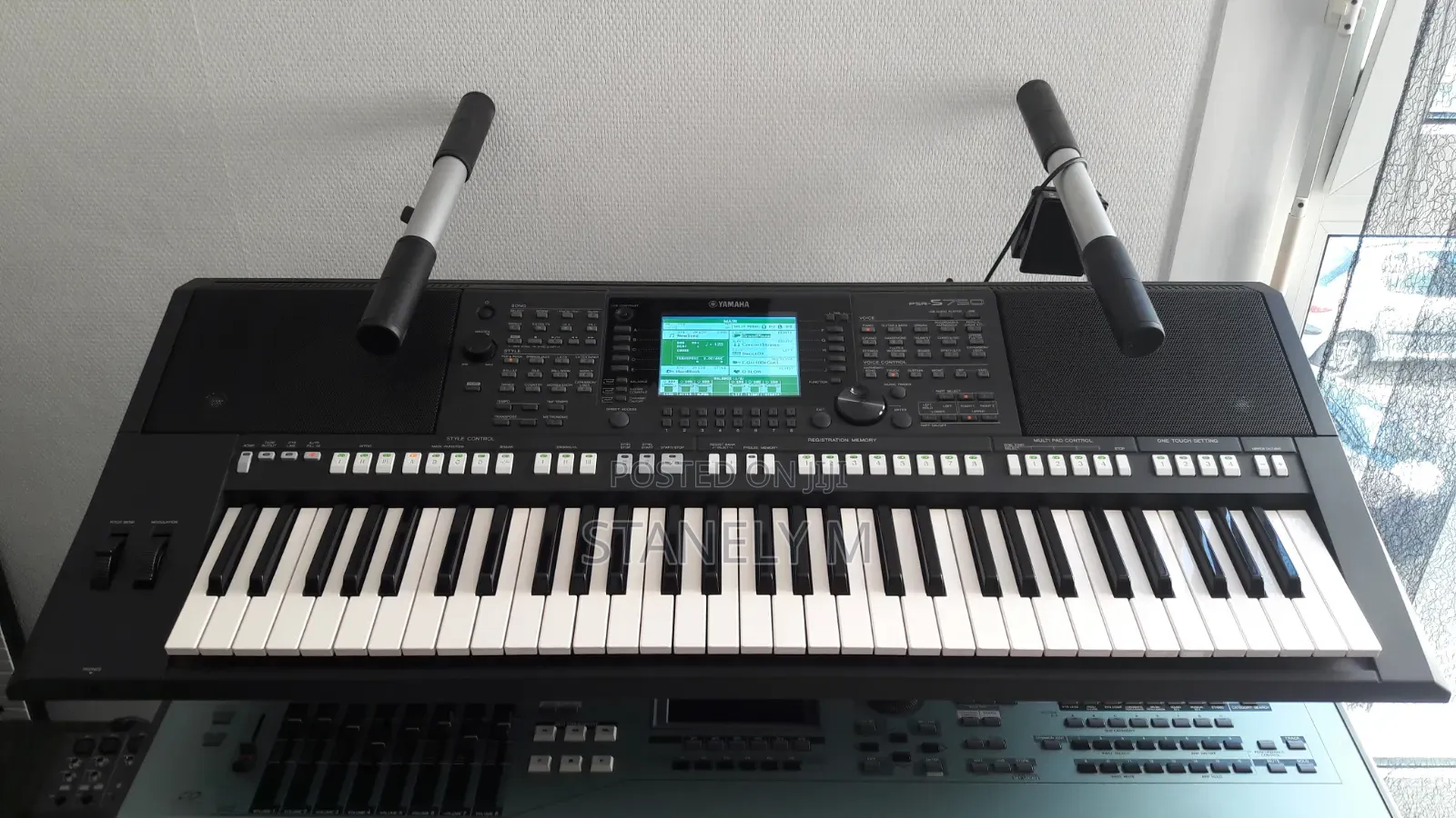 Yamaha PSR S750 Keyboard Piano