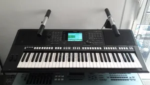 Yamaha PSR S750 Keyboard Piano