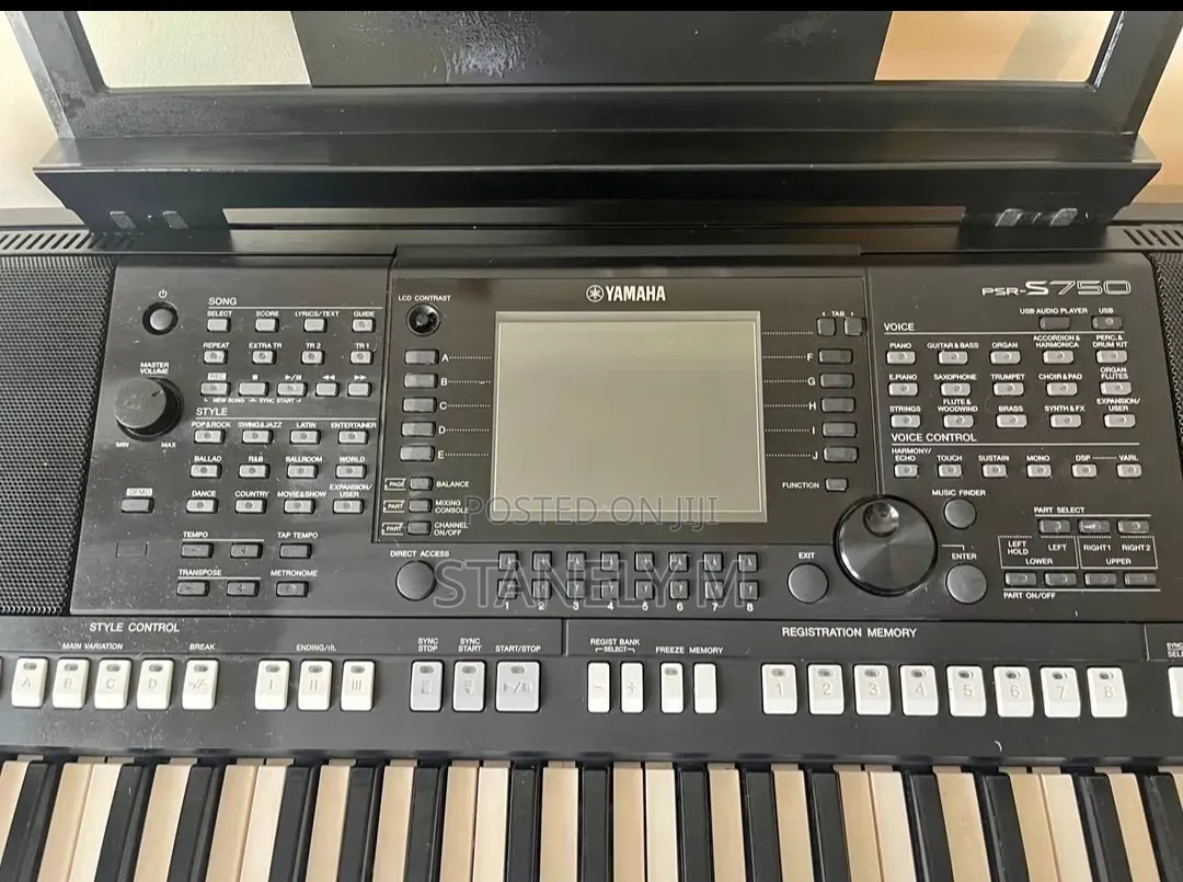 Yamaha PSR S750 Keyboard Piano