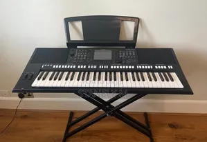 Yamaha PSR S750 Keyboard Piano