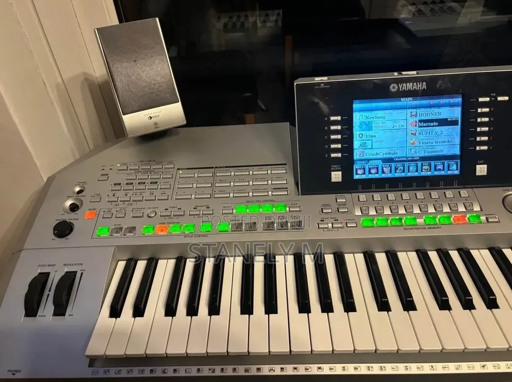 Yamaha Tyros 2 Workstation Keyboard Piano